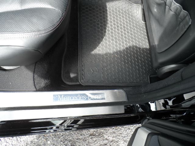 2011 Mercedes-Benz S-Class 2010 Nissan 2.0S