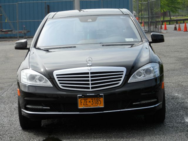 2011 Mercedes-Benz S-Class 2010 Nissan 2.0S