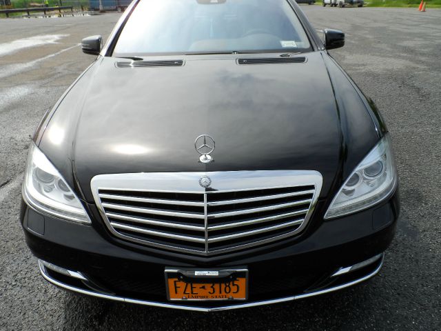 2011 Mercedes-Benz S-Class 2010 Nissan 2.0S