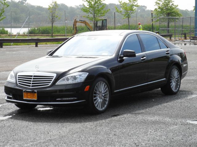 2011 Mercedes-Benz S-Class 2010 Nissan 2.0S