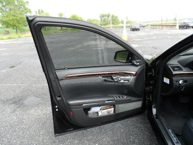 2011 Mercedes-Benz S-Class 2010 Nissan 2.0S