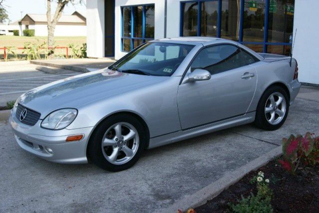 2001 Mercedes-Benz SLK-Class Navigation Package Sedan