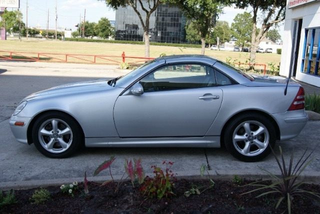 2001 Mercedes-Benz SLK-Class Navigation Package Sedan