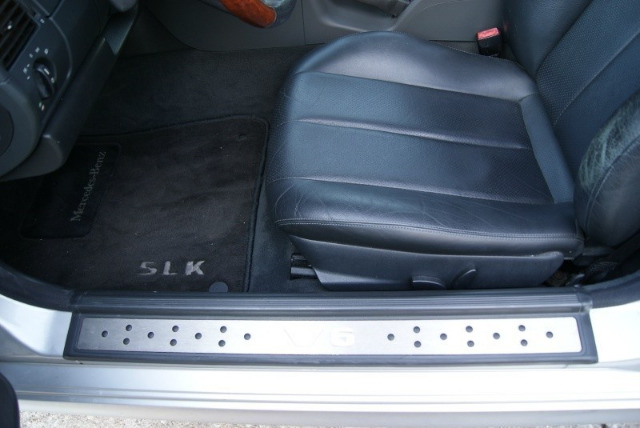 2001 Mercedes-Benz SLK-Class Navigation Package Sedan