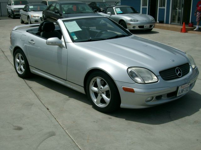 2002 Mercedes-Benz SLK-Class Navigation Package Sedan