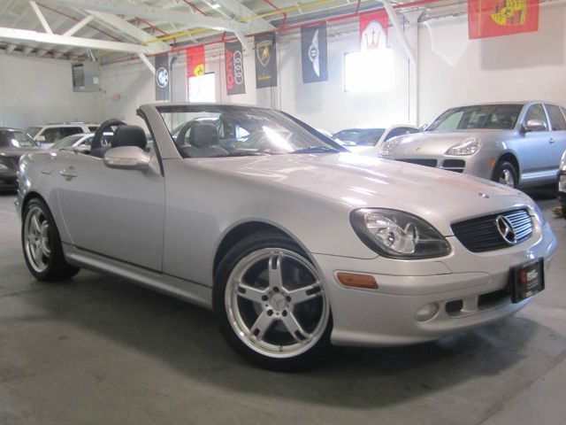 2003 Mercedes-Benz SLK-Class Navigation Package Sedan