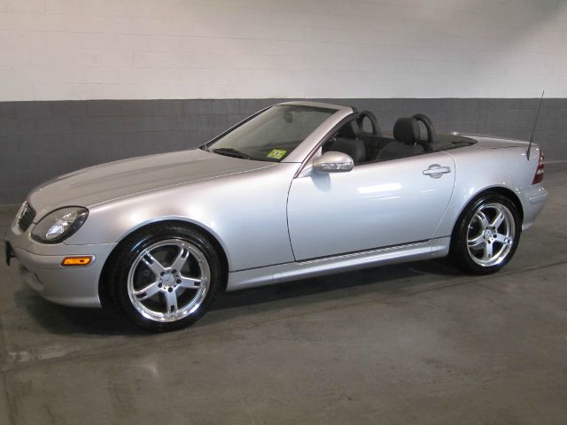 2003 Mercedes-Benz SLK-Class Navigation Package Sedan