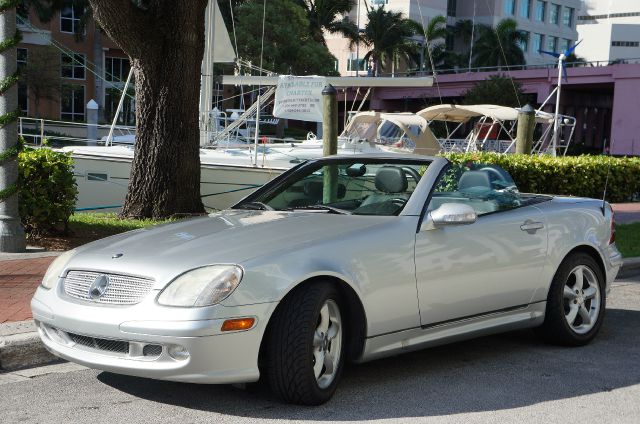 2003 Mercedes-Benz SLK-Class Navigation Package Sedan