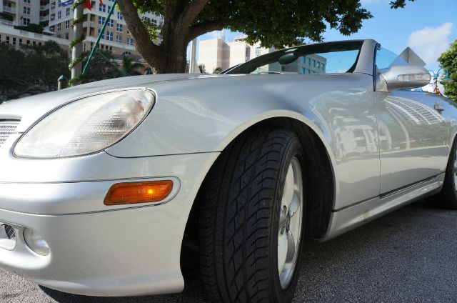 2003 Mercedes-Benz SLK-Class Navigation Package Sedan