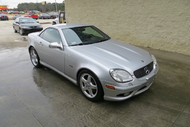 2004 Mercedes-Benz SLK-Class Navigation Package Sedan
