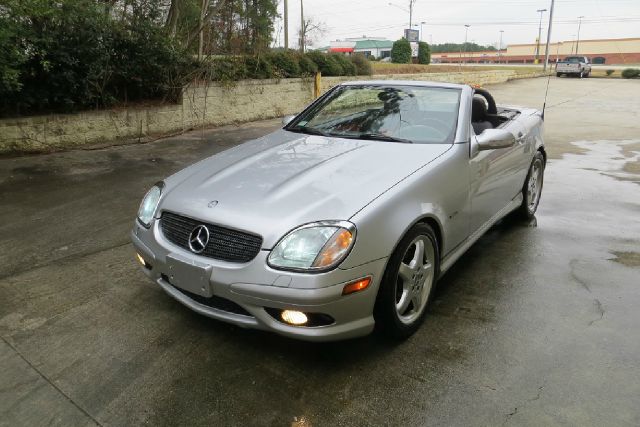 2004 Mercedes-Benz SLK-Class Navigation Package Sedan