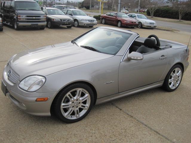 2004 Mercedes-Benz SLK Class 2dr HB DSG Hatchback