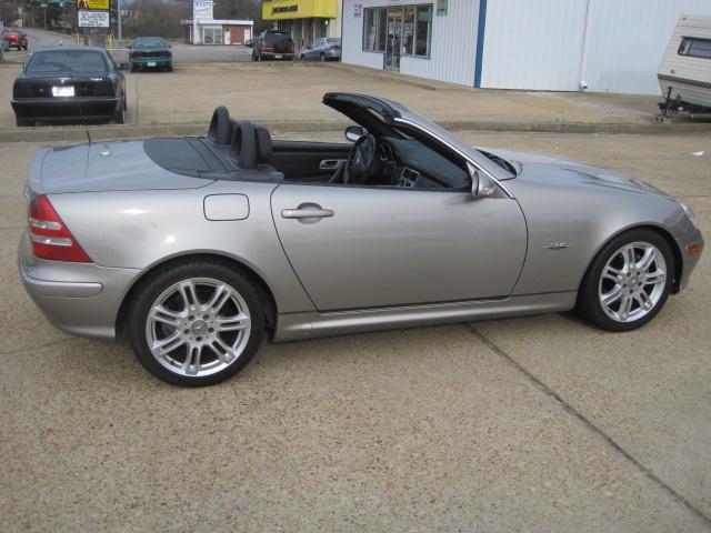 2004 Mercedes-Benz SLK Class 2dr HB DSG Hatchback