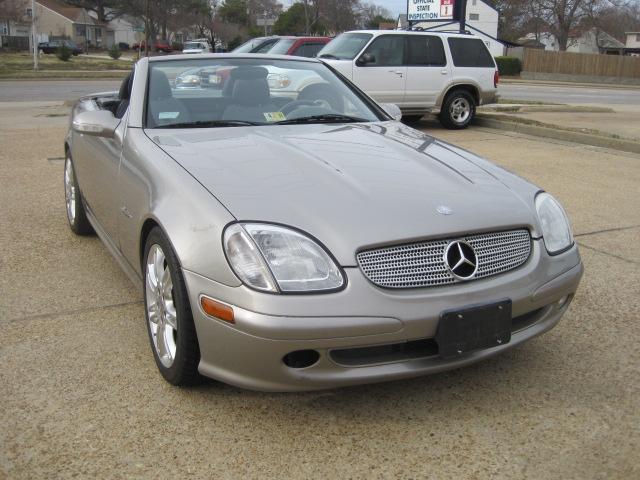 2004 Mercedes-Benz SLK Class 2dr HB DSG Hatchback