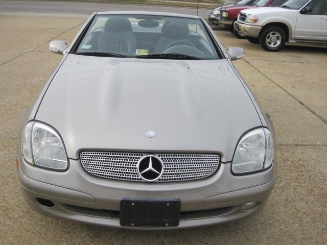 2004 Mercedes-Benz SLK Class 2dr HB DSG Hatchback