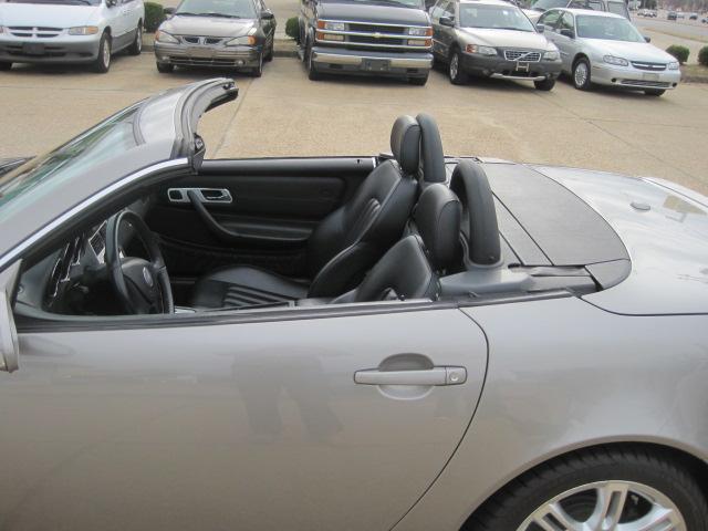 2004 Mercedes-Benz SLK Class 2dr HB DSG Hatchback