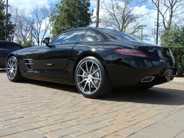 2011 Mercedes-Benz SLS-Class SEL DVD Entertainment