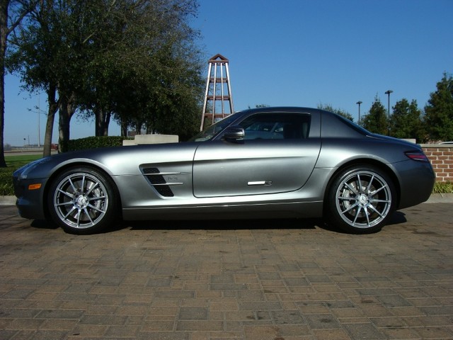 2011 Mercedes-Benz SLS-Class SEL DVD Entertainment