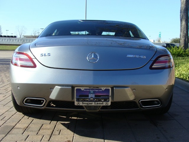 2011 Mercedes-Benz SLS-Class SEL DVD Entertainment