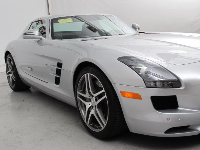 2011 Mercedes-Benz SLS-Class SEL DVD Entertainment