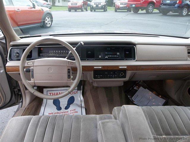 1994 Mercury Grand Marquis 3.2 Sedan 4dr