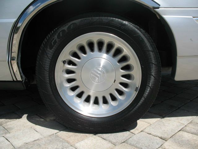 2002 Mercury Grand Marquis S 5 Passenger