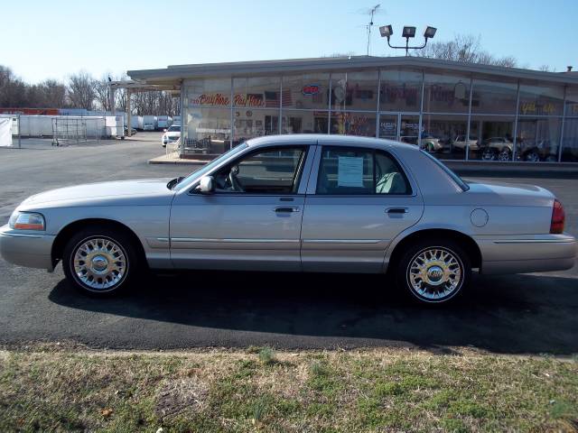 2004 Mercury Grand Marquis Crew Cab 167 WB 4WD DRW