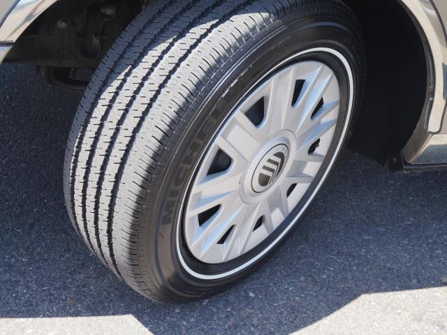 2005 Mercury Grand Marquis 4WD 4dr V6 5-spd AT (natl)