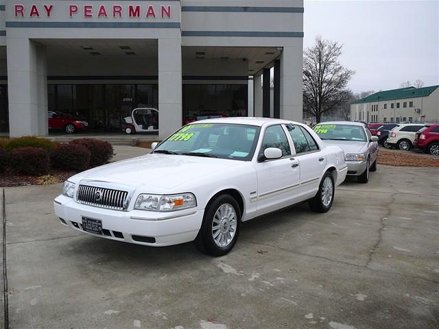 2010 Mercury Grand Marquis S W/ Navi, 5MT