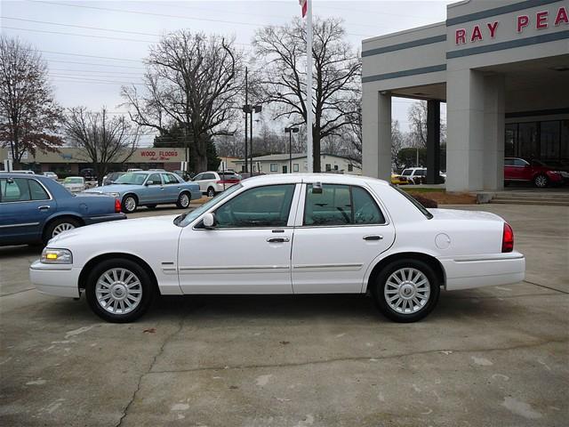 2010 Mercury Grand Marquis S W/ Navi, 5MT
