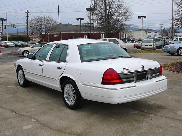 2010 Mercury Grand Marquis S W/ Navi, 5MT