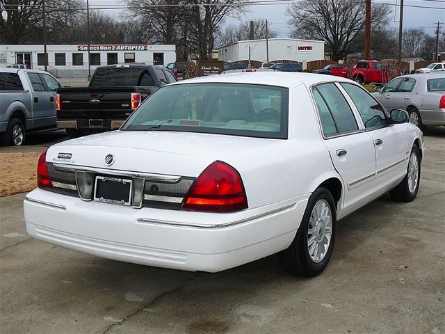 2010 Mercury Grand Marquis S W/ Navi, 5MT