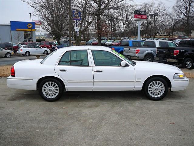 2010 Mercury Grand Marquis S W/ Navi, 5MT
