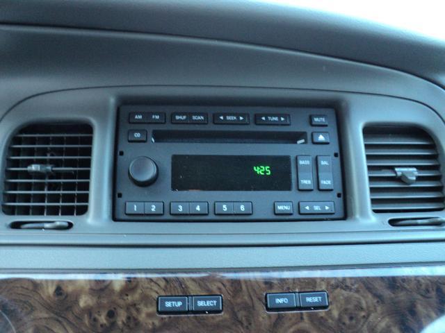 2010 Mercury Grand Marquis Touring W/nav.sys