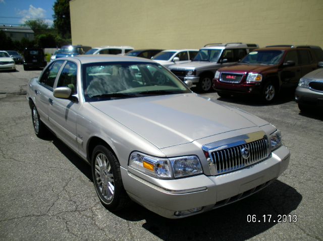 2010 Mercury Grand Marquis Touring W/nav.sys