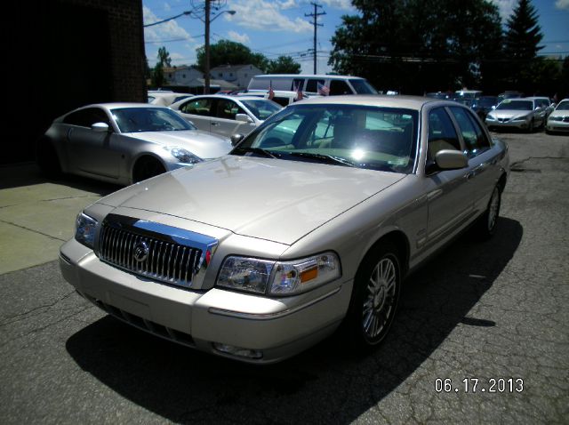 2010 Mercury Grand Marquis Touring W/nav.sys