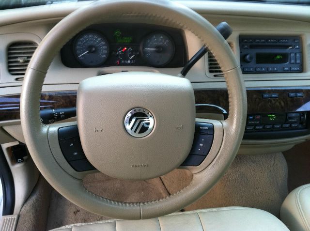 2010 Mercury Grand Marquis Touring W/nav.sys