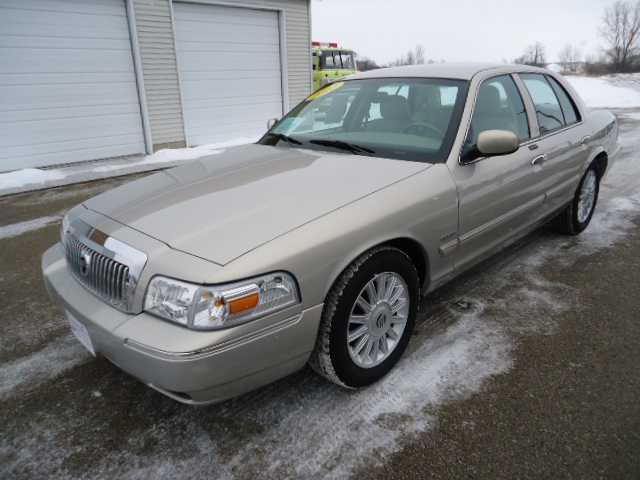 2010 Mercury Grand Marquis Touring W/nav.sys