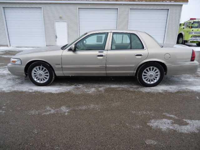 2010 Mercury Grand Marquis Touring W/nav.sys