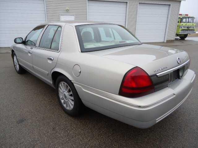 2010 Mercury Grand Marquis Touring W/nav.sys