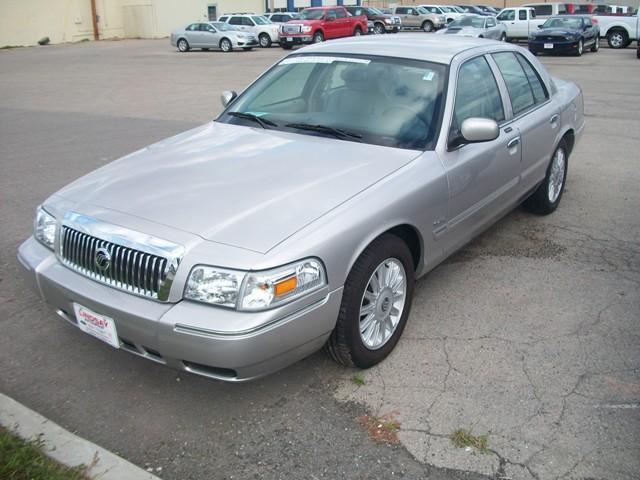 2010 Mercury Grand Marquis Touring W/nav.sys