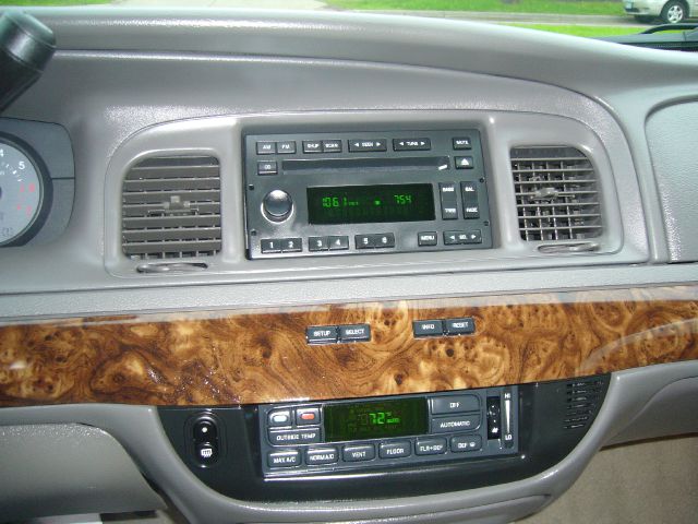 2010 Mercury Grand Marquis Silverado Shortbed