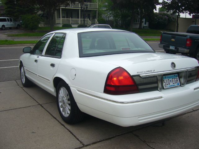 2010 Mercury Grand Marquis Silverado Shortbed