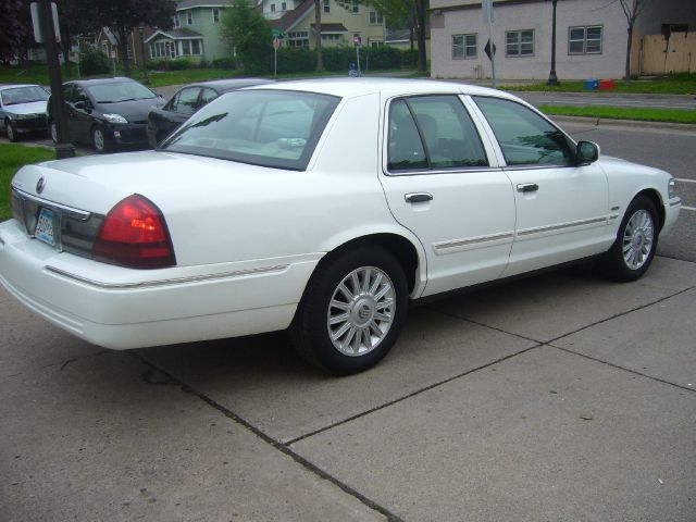 2010 Mercury Grand Marquis Silverado Shortbed