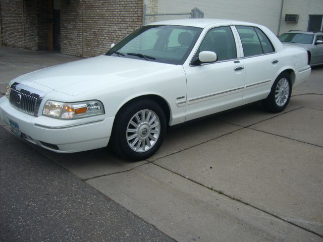 2010 Mercury Grand Marquis Silverado Shortbed