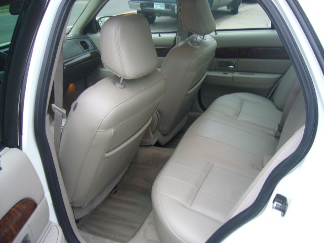 2010 Mercury Grand Marquis Silverado Shortbed