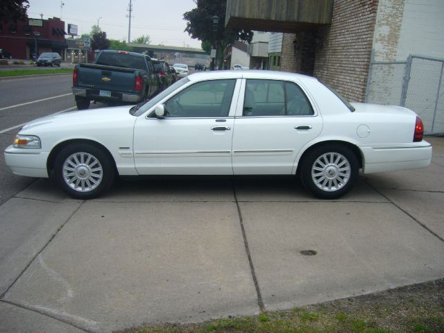 2010 Mercury Grand Marquis Silverado Shortbed