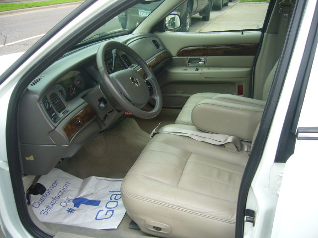 2010 Mercury Grand Marquis Silverado Shortbed