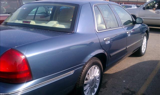 2011 Mercury Grand Marquis Touring W/nav.sys