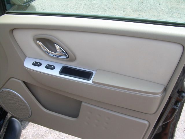 2005 Mercury Mariner 4DR SDN S AT